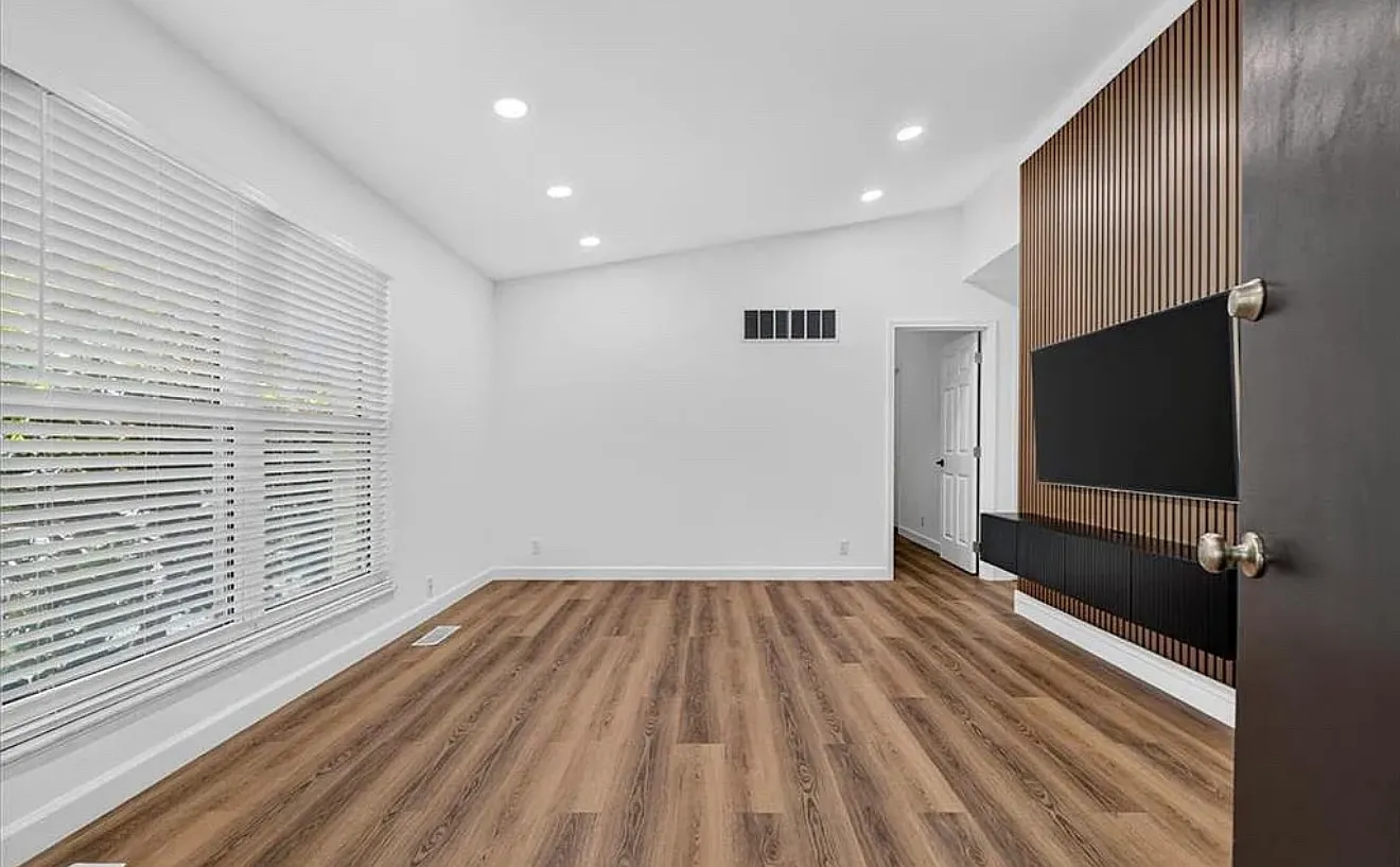 10401 Briarbend Dr — Photo 3