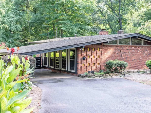 2216 Shadyview Dr, Charlotte, NC 28210