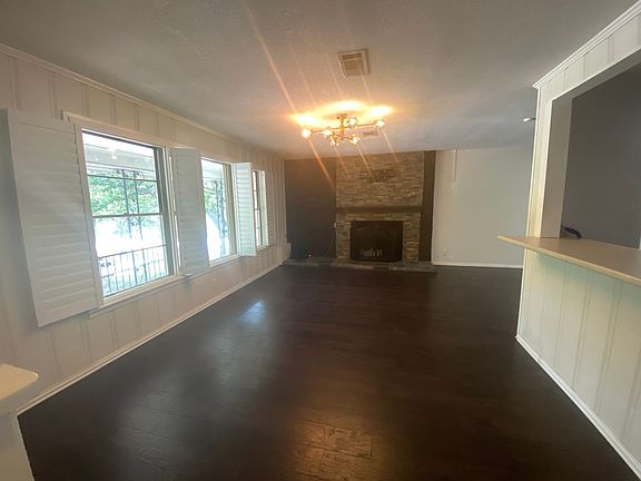 3rd image of 1608 Glenwick Dr
