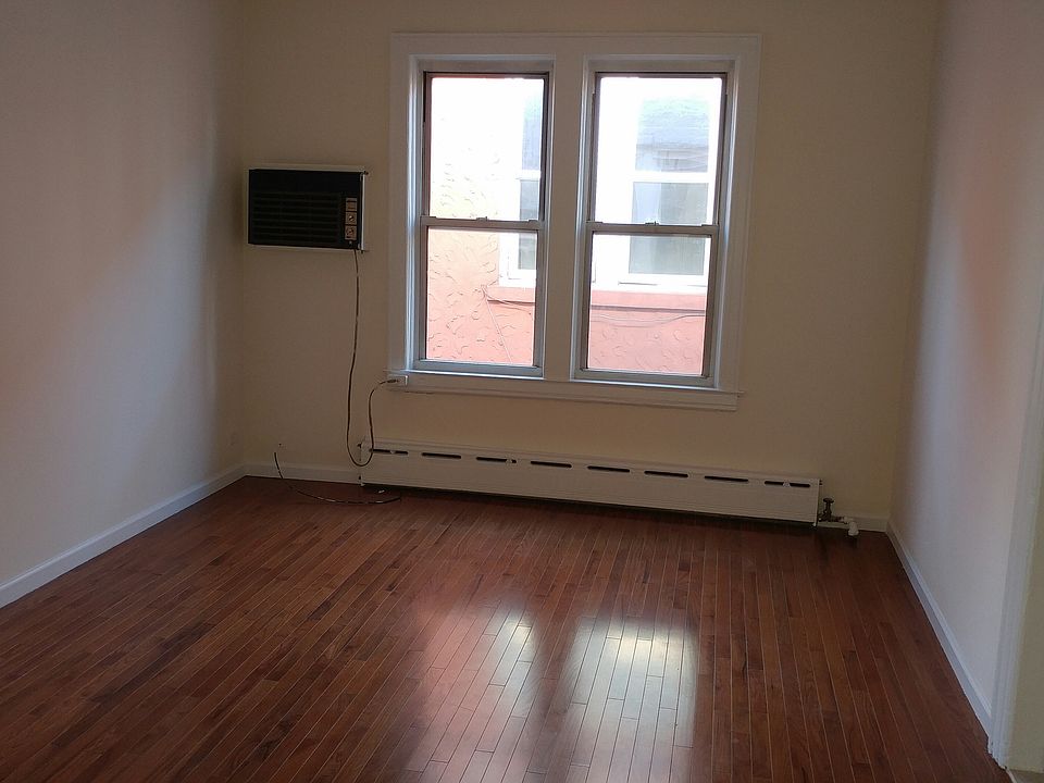 1st image of 2050 35th St