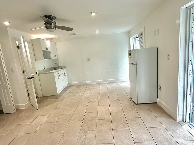 925 SW 94th Ave #1 — Photo 6