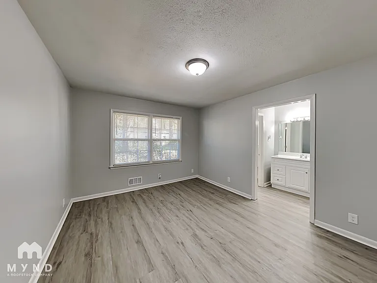 1290 Maple St SE — Photo 9