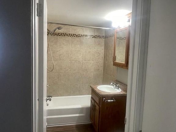 4th image of 522 N Main St #1