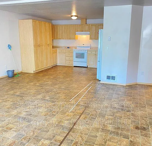 1063 NE B St — Photo 2