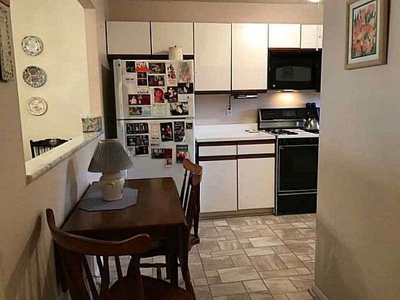 2nd image of 650 E Greenwich Ave APT 3-402