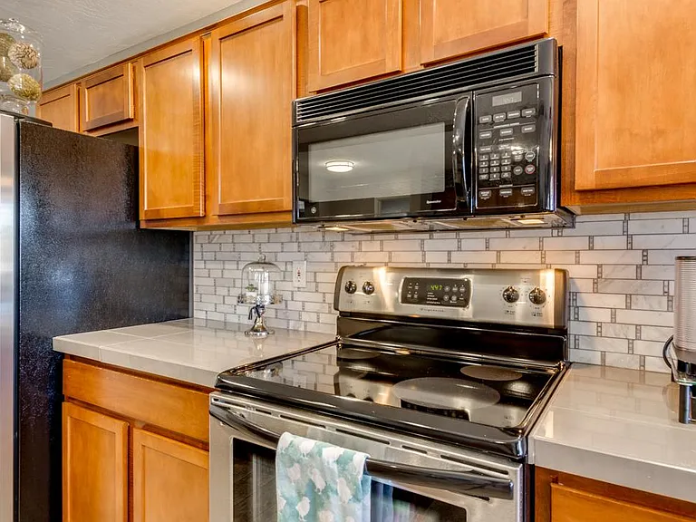 318 E Butler Dr — Photo 12