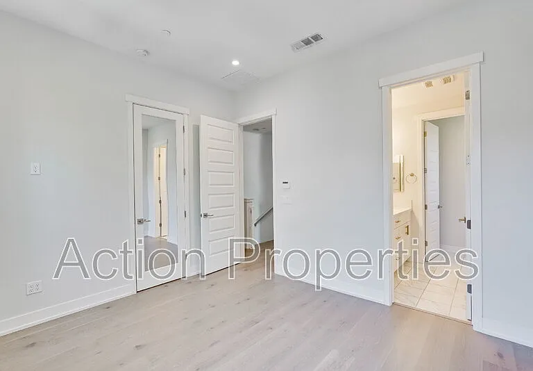 2388 Toledo Ter — Photo 12