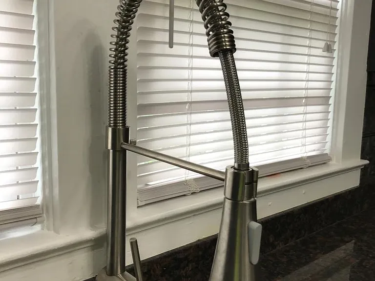Pullout Faucet over farmhouse sink
