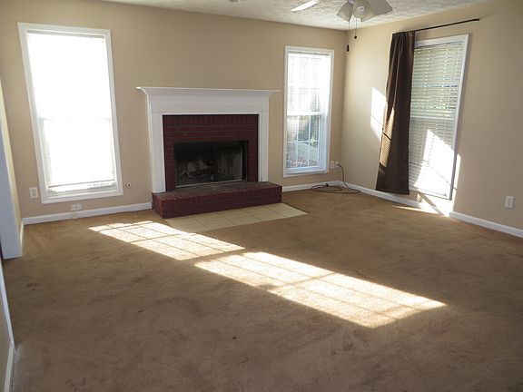 3rd image of 815 Madison Chase Way