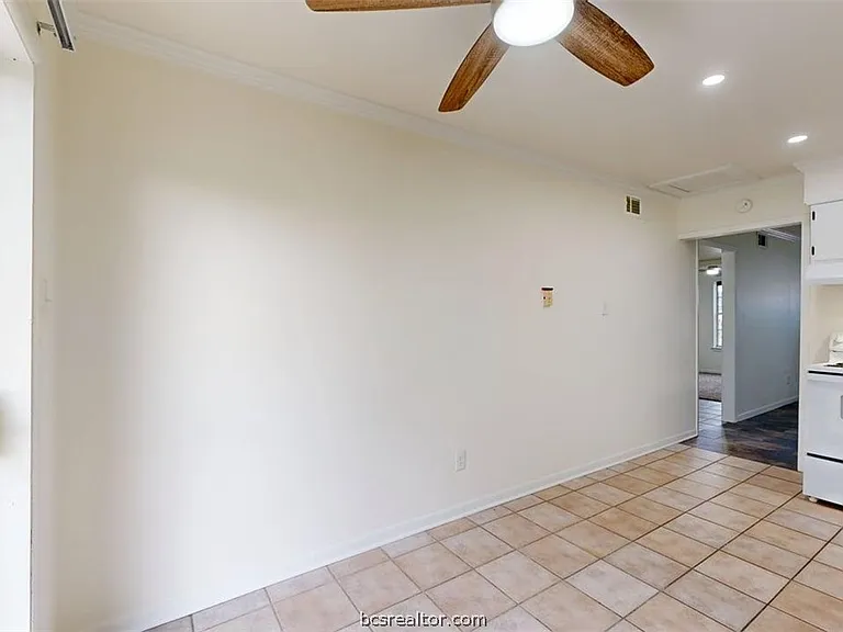 1603 Cloverdale Ct — Photo 6