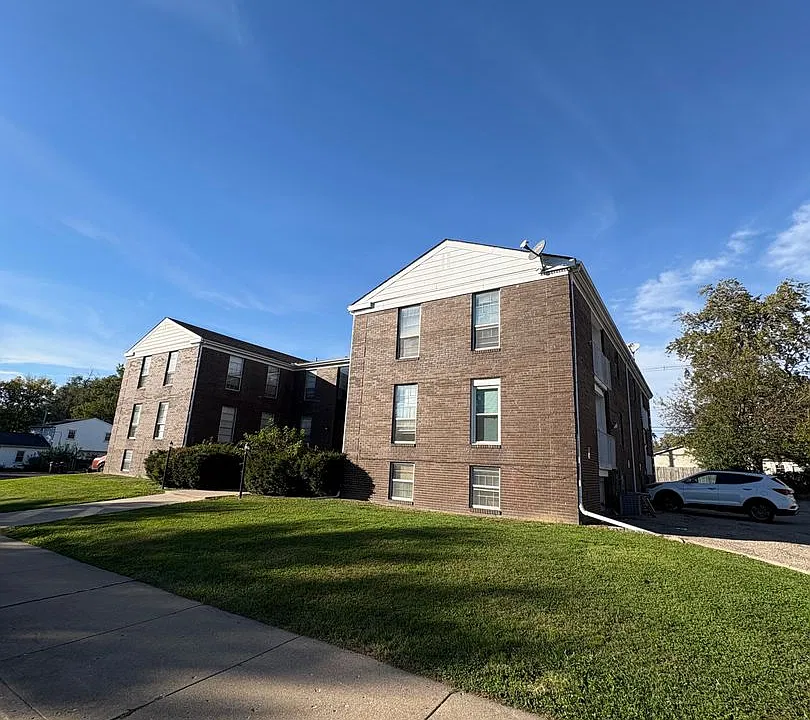 919 W Crestwood Dr