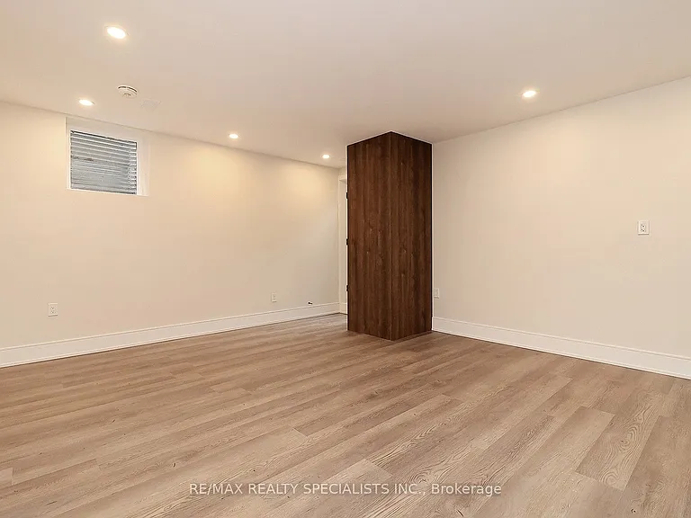 1046 Roosevelt Rd — Photo 33