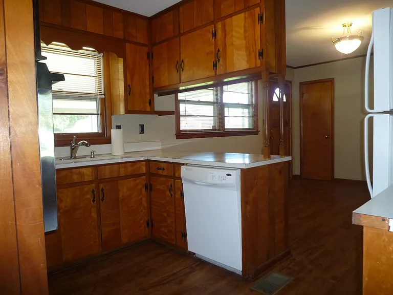 See thru bar separates kitchen and dining area
