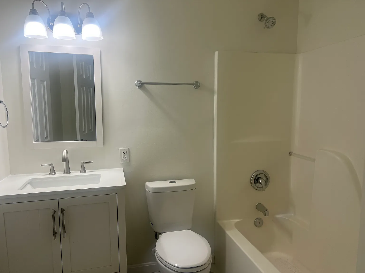 2 bed, 750 sqft, $1,650 — Photo 4