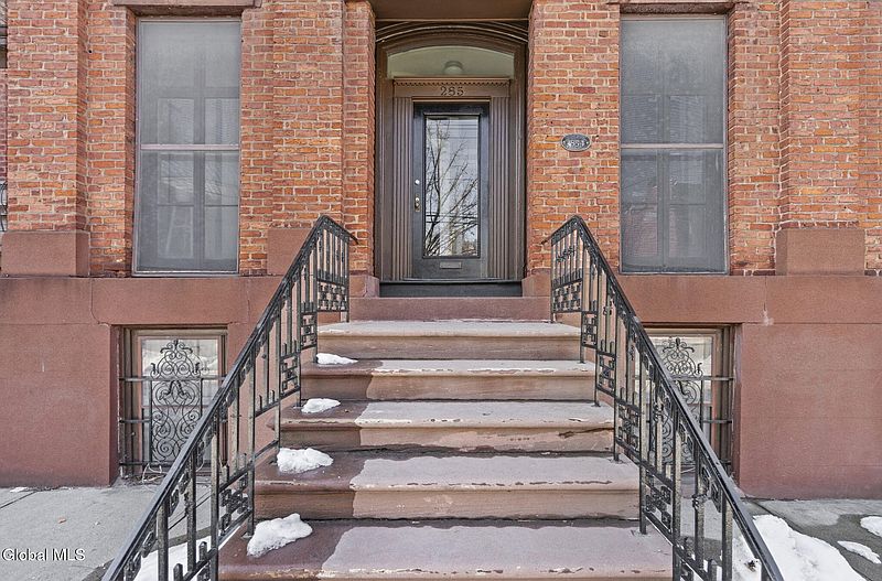 5th image of 285 Lark Street