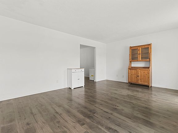 4th image of 7233 Bayberry Ln