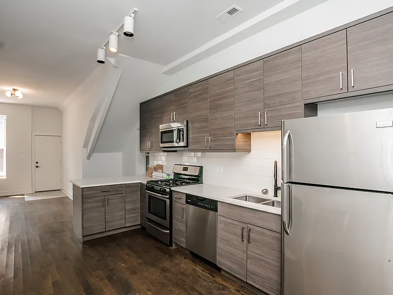 1418 W Blackhawk St #1F — Photo 22