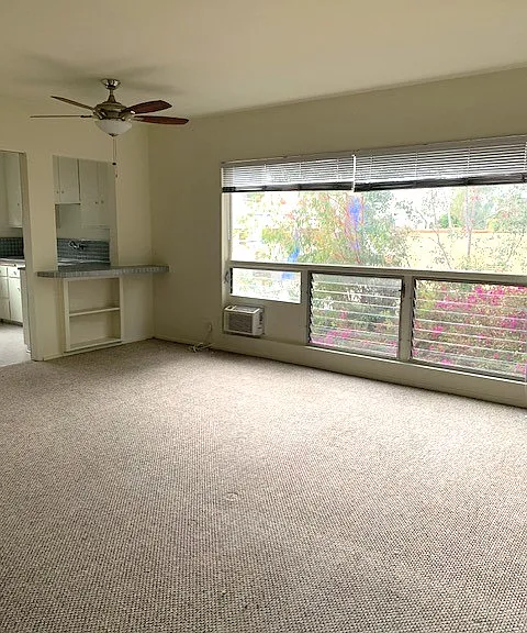 Grace Ave — Photo 1