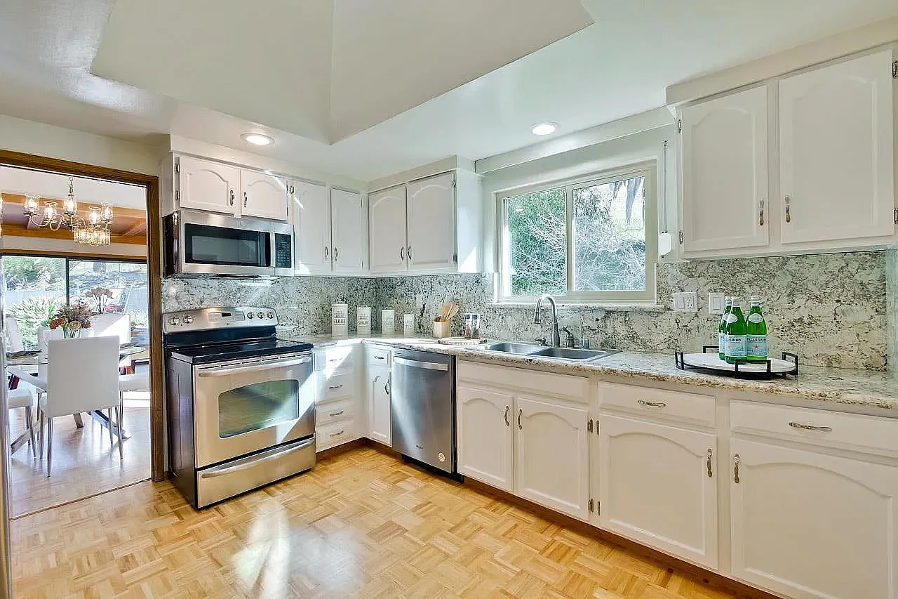 7488 Bayliss Ct — Photo 2