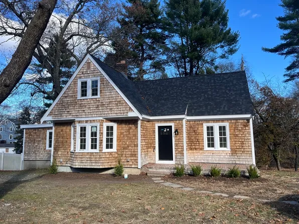 11 Park Ln, East Walpole, MA 02032