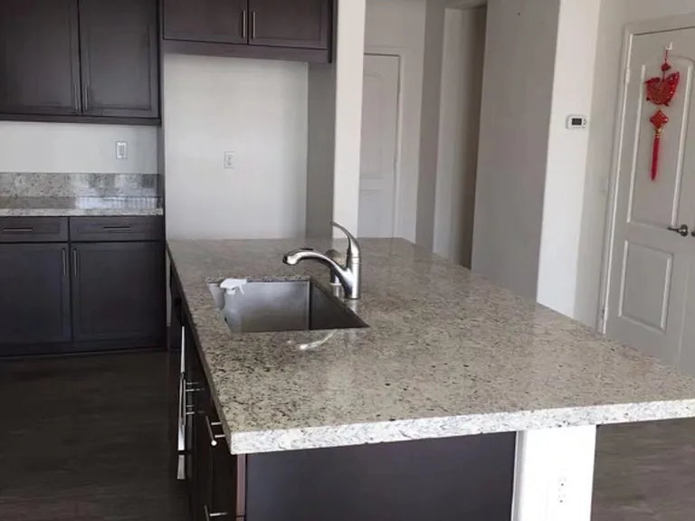 732 Huron Dr — Photo 4