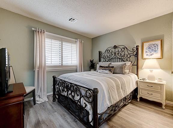 3rd image of 12218 Banyan Ln