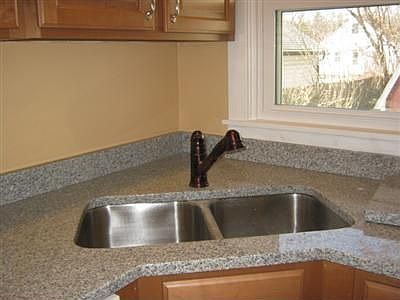 5th image of 3015 Dwight Ave