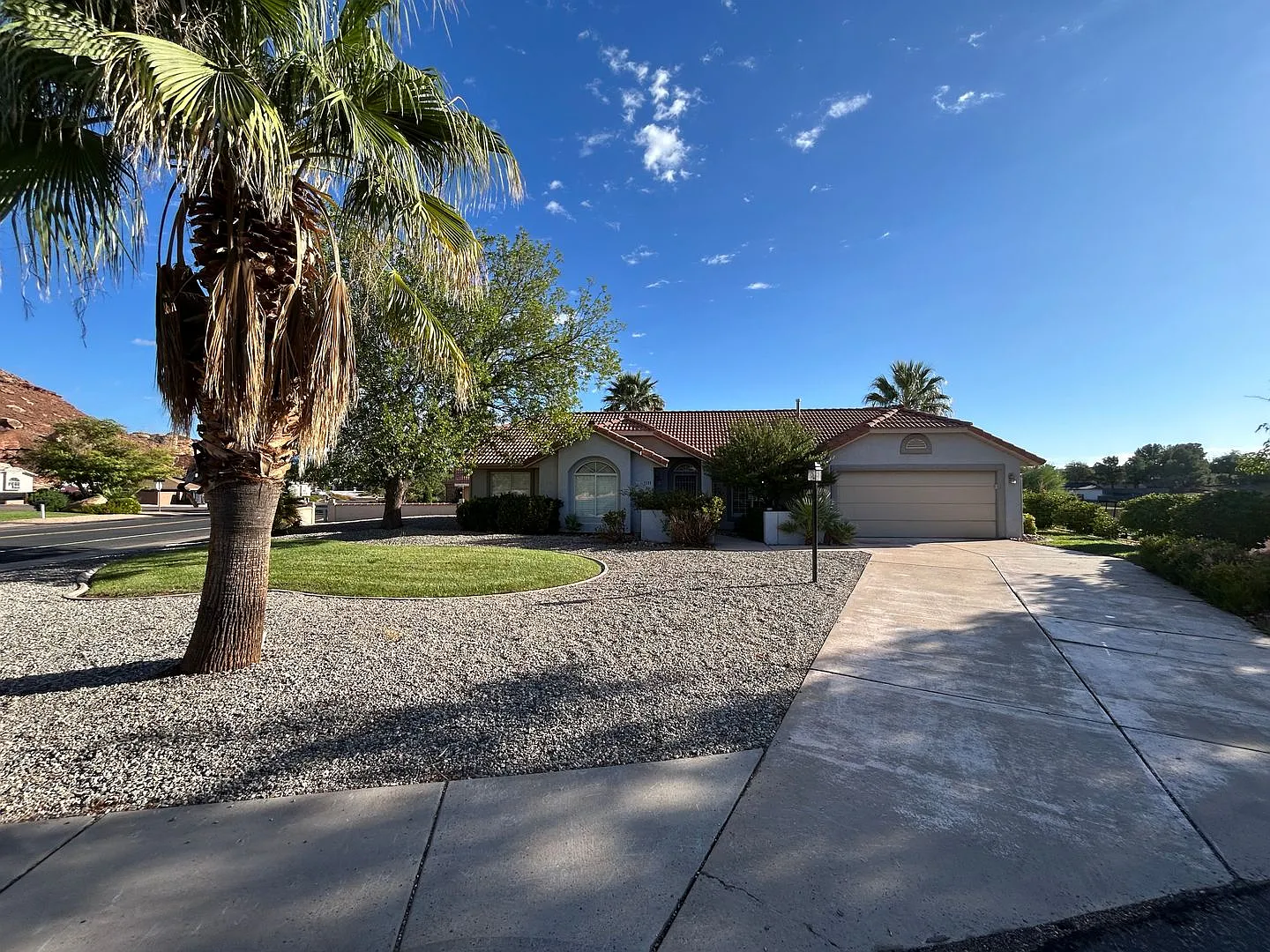 Available 10/1/2026Furnished 3 Bed, 2 Bath, 2 Car Garage Home — Photo 2