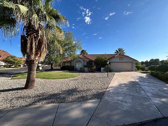 2nd image of 1111 E Plum Cir