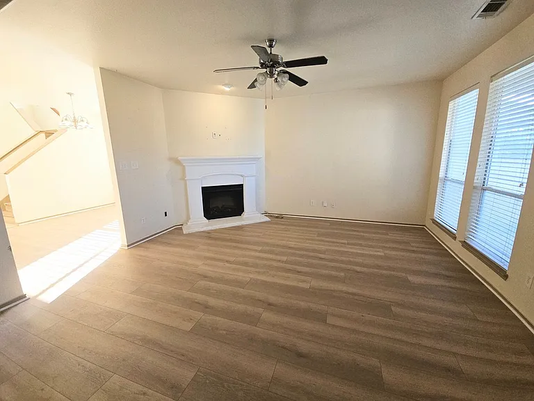 10945 Hawks Landing Rd — Photo 4