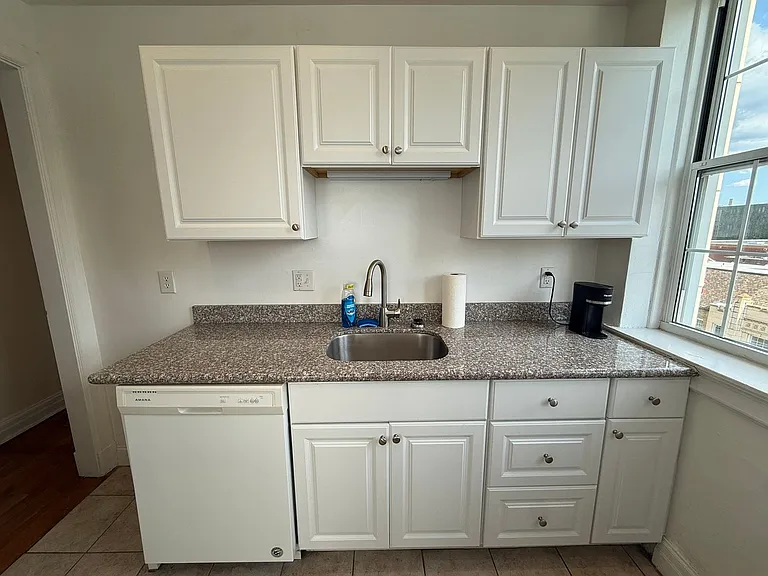 New King Edward Apartments — Photo 402