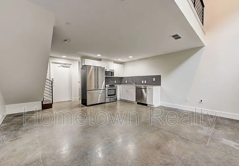 301 NE 4th St #2 — Photo 12