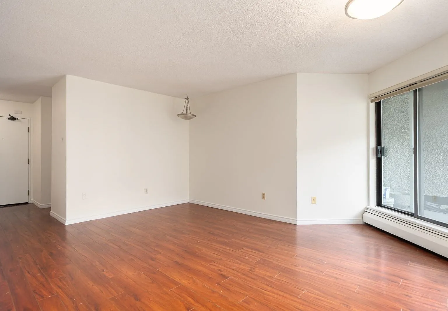 2 bed, 841 sqft, $2,400 — Photo 4