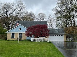 50 Bright Oaks Dr, Rochester, NY 14624