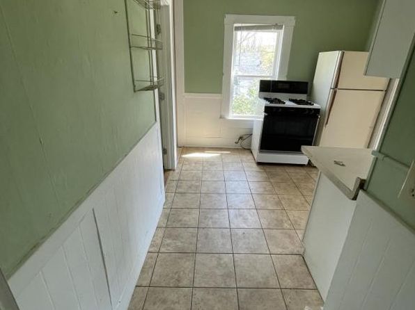 28 Essex St #4