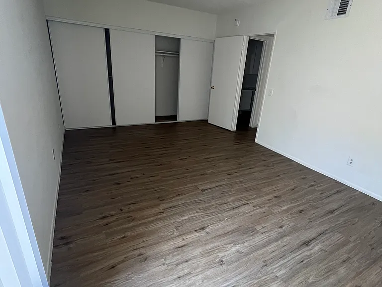Lennox Lanai Apartments — Photo 54