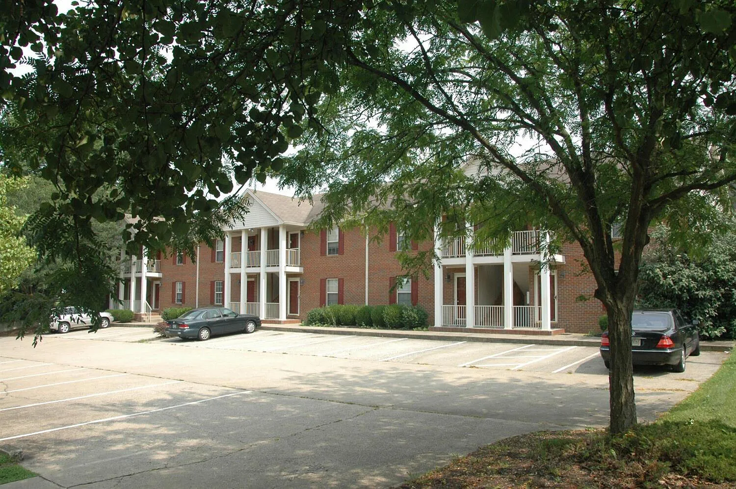 2 bed, 1.0 bath, 920 sqft, $925 — Photo 1