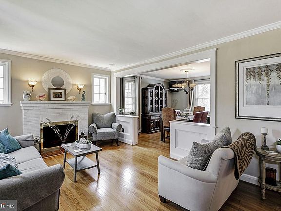 3rd image of 213 Rosewood Ave