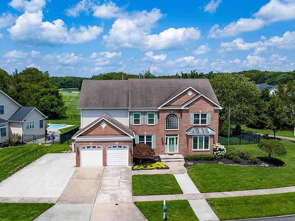 3rd image of 2 Pebble Beach Dr
