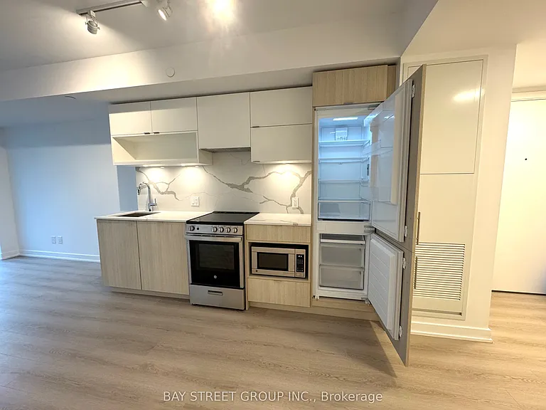100 Queen St E #1501 — Photo 4