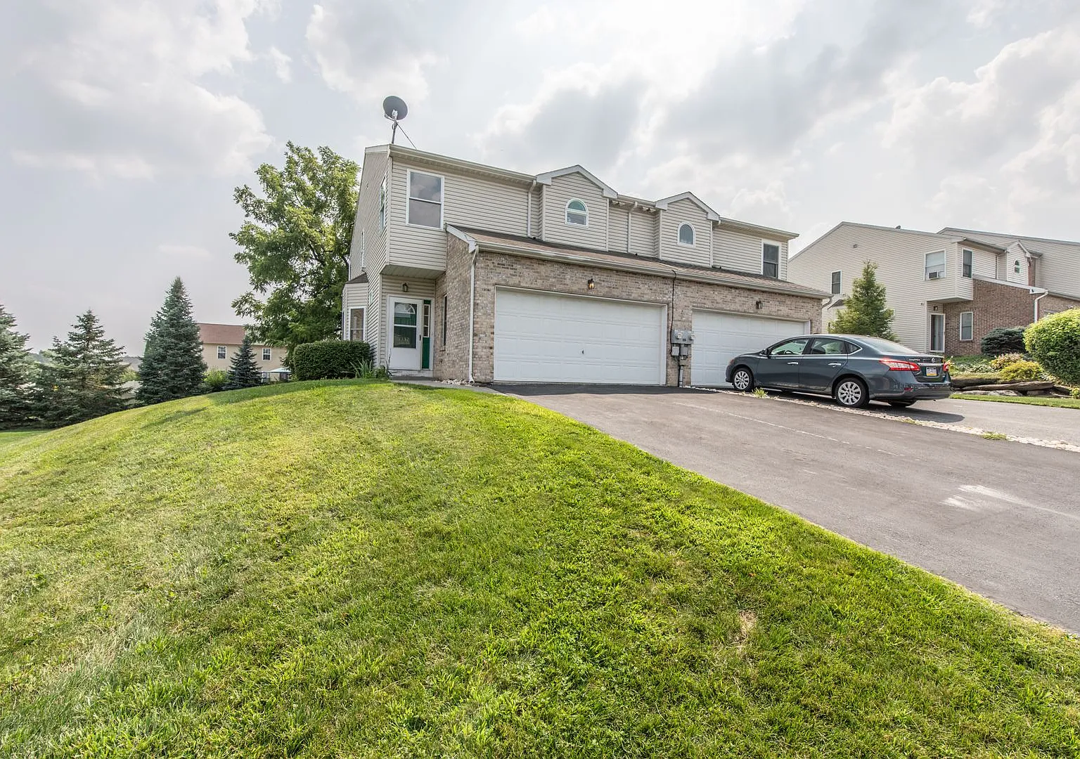 Beautifully Renovated 3 Bedroom 2.5 Bath Home in Desirable Wynne Field Estates — Photo 2