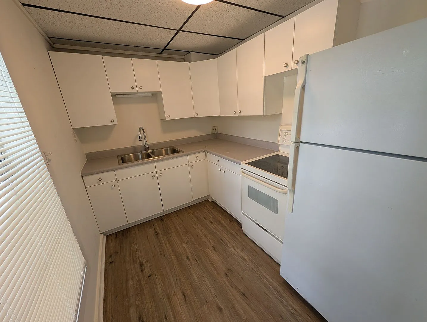 St. Pete 2 Bed 2 Bath For Rent — Photo 2