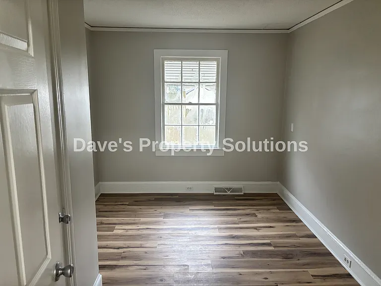 203 Parkwood Ave — Photo 9