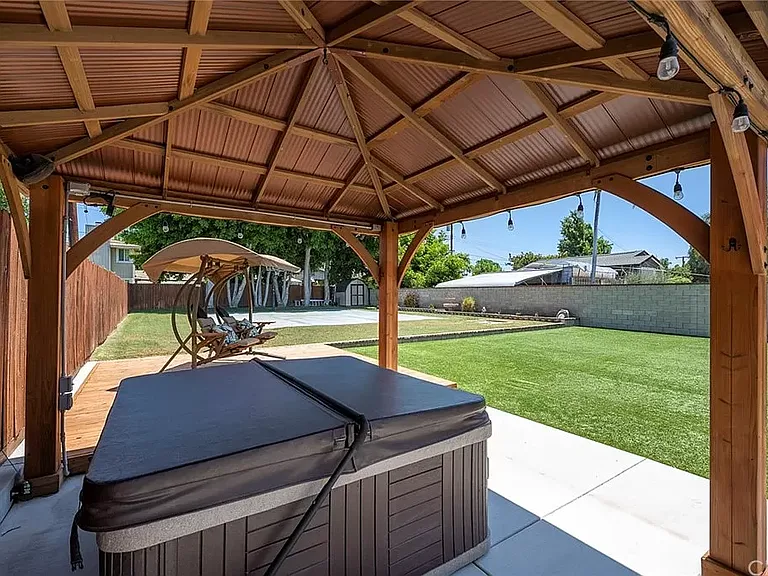 712 N Mountain View Pl — Photo 27