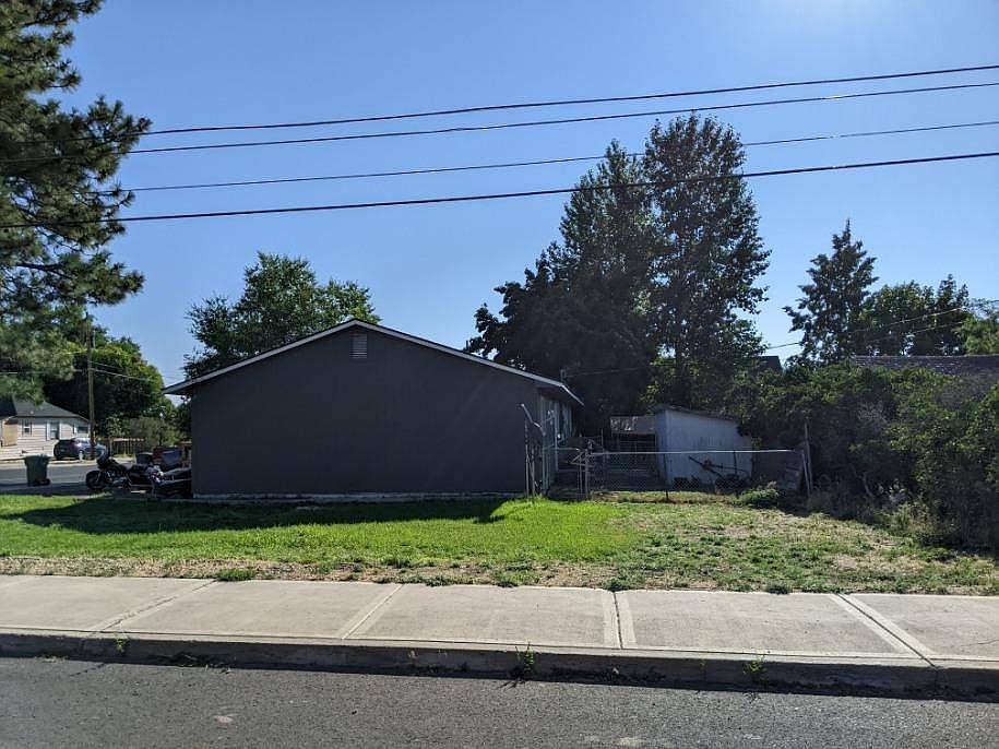 2nd image of 571 & 585 W D St