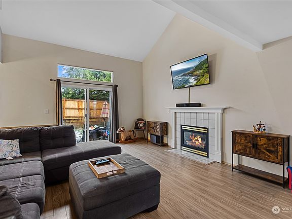 4th image of 208 97th Avenue SE #23
