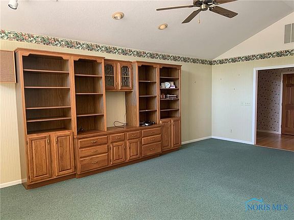 5th image of 1821 Stonehill Dr