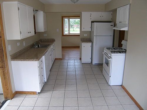 5th image of 25 Edwards Ave