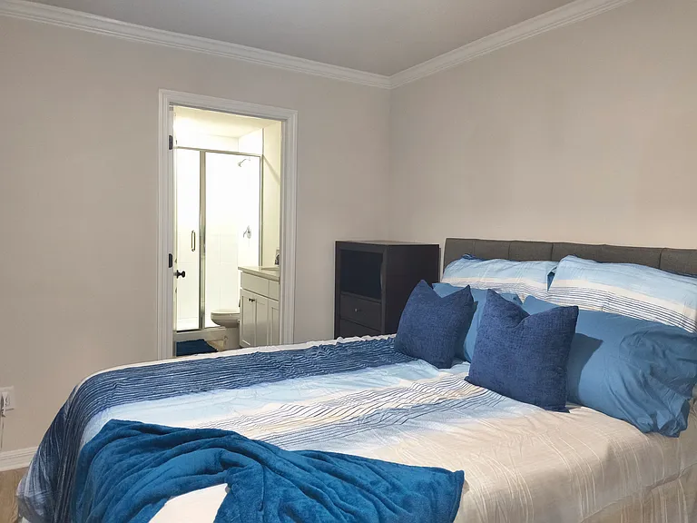 8 Unique Ct #B — Photo 31