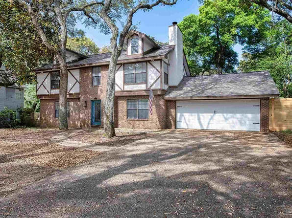 7 Shady Ln, Mary Esther, FL 32569